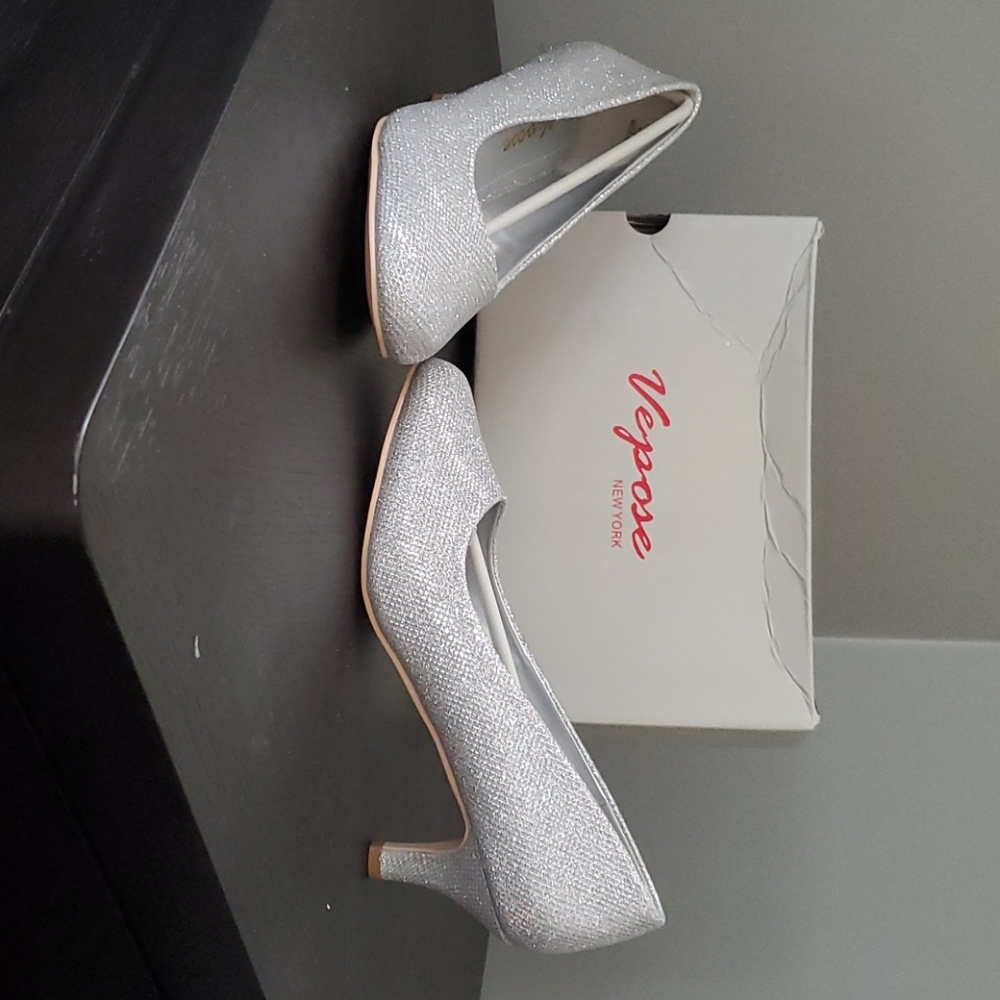 Vepose Womens Low Heel Closed Toe Pumps